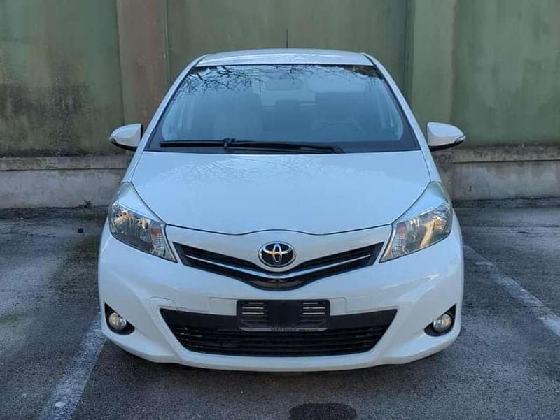 Usata 2013 Toyota Yaris Lounge Berlina | 8200 € (Super prezzo) - Immagine 1/4