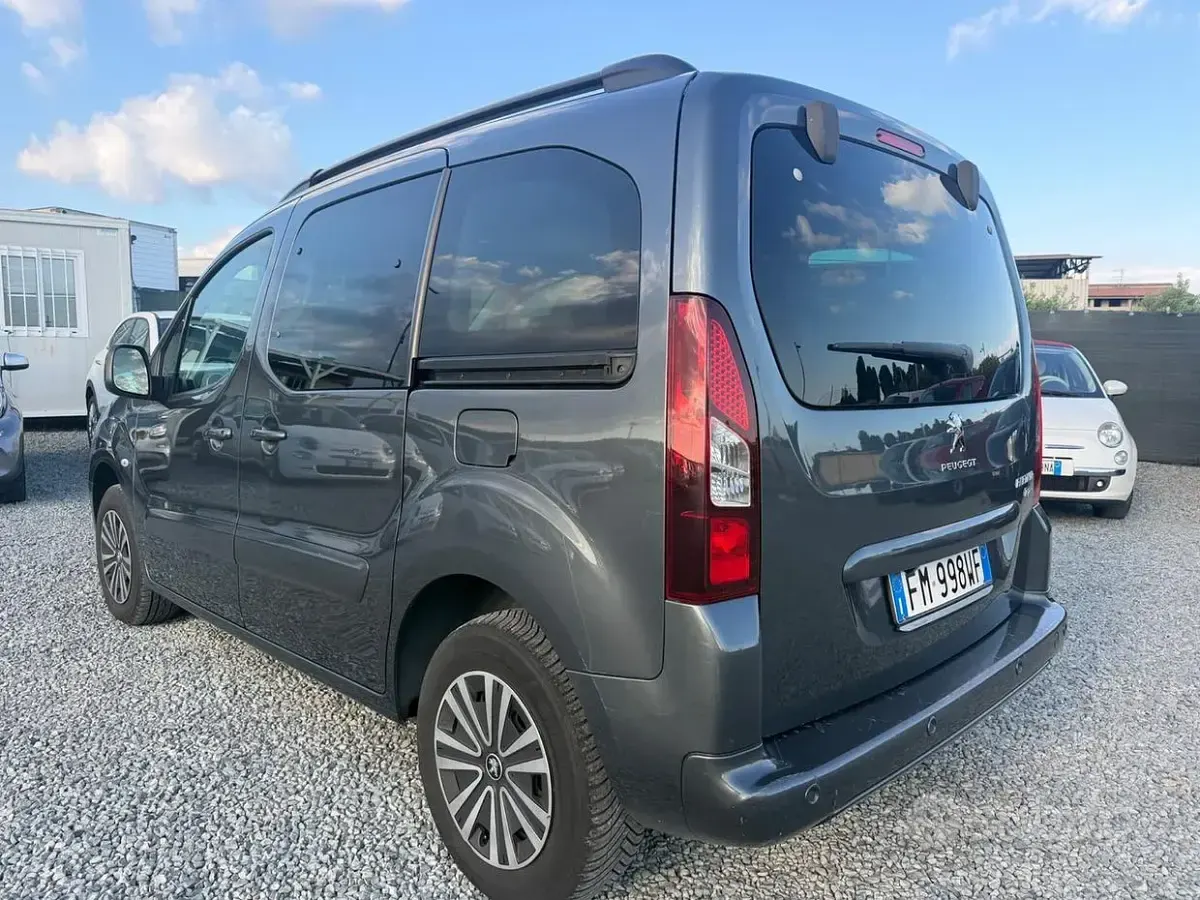 Usata Peugeot Partner Tepee 99 CV (72 kW) 2017 Grigio Monovolume