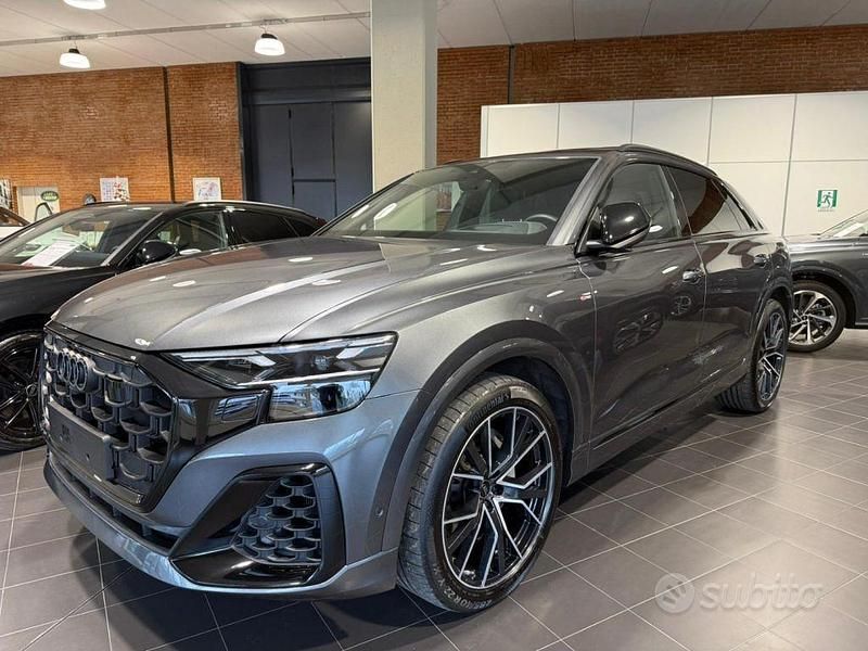 Grigio Usata 2025 Audi Q8 S-Line SUV | 79.900 € (Cara) - Immagine 1/4