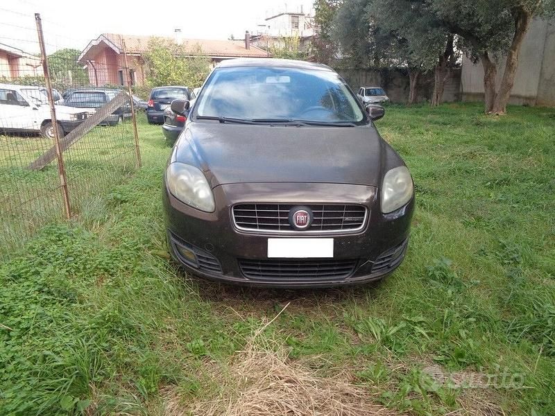 Usata Fiat Croma Emotion 150 CV (110 kW) 2009 Marrone Station wagon