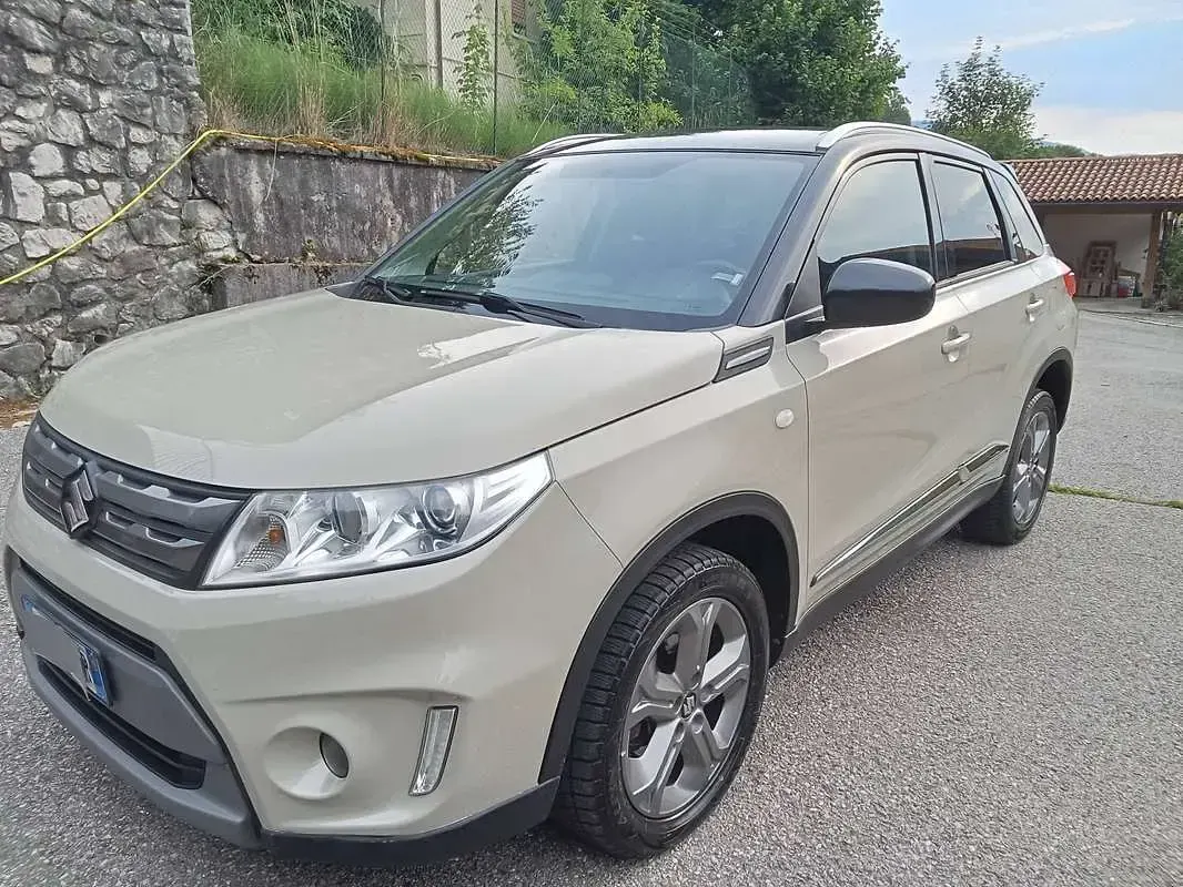 Usata Suzuki Vitara Cool 120 CV (88 kW) 2016 Beige SUV
