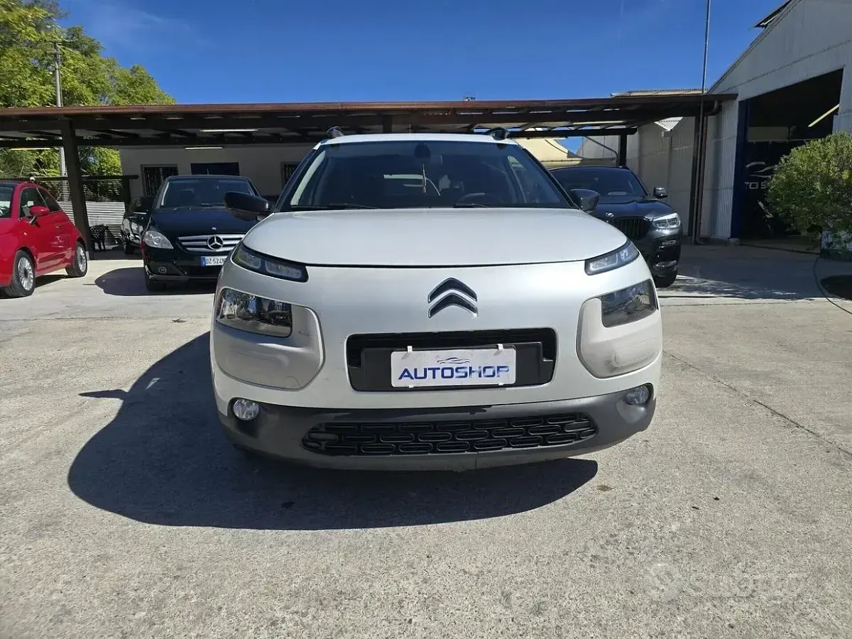 Usata Citroën C4 Shine 99 CV (72 kW) 2015 Bianco SUV