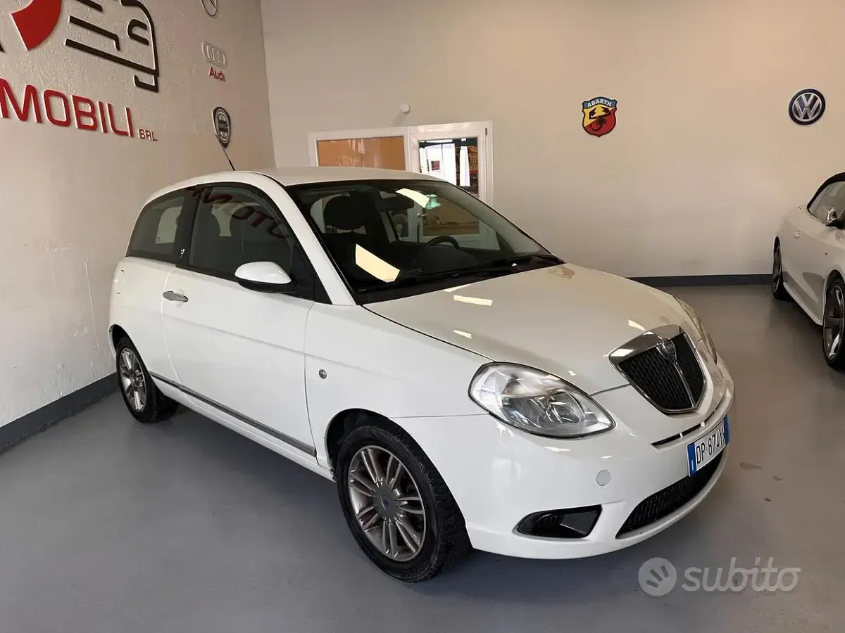 Usata Lancia Ypsilon 60 CV (44 kW) 2008 Bianco Utilitaria
