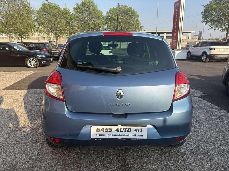 Usata Renault Clio II 75 CV (55 kW) 2011 Blu/azzurro Berlina