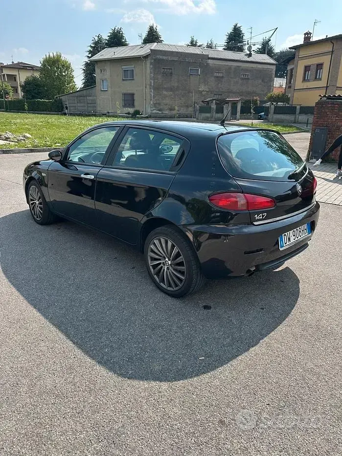 Usata Alfa Romeo 147 105 CV (77 kW) 2009 Nero Utilitaria