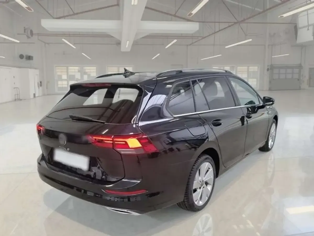 Usata VW Golf VIII Style 150 CV (110 kW) 2024 Nero Station wagon