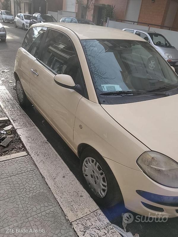 Usata Lancia Ypsilon 2004 Utilitaria