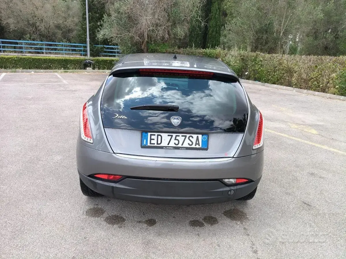 Usata Lancia Delta 120 CV (88 kW) 2010 Utilitaria