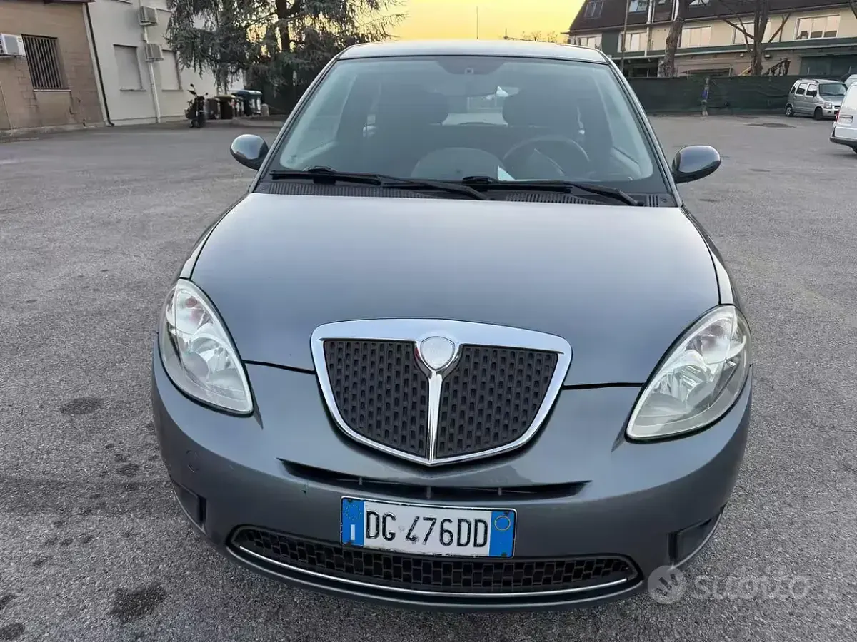 Usata Lancia Ypsilon 60 CV (44 kW) 2007 Grigio Utilitaria
