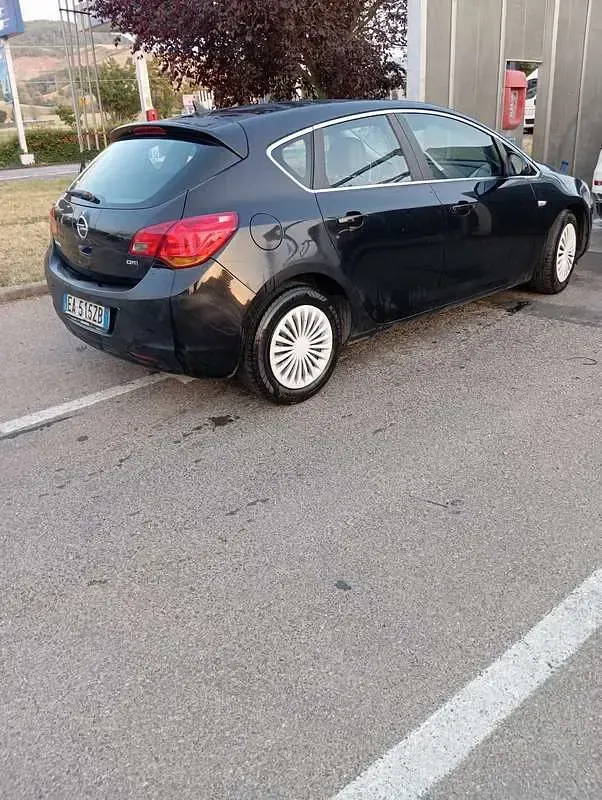 Usata Opel Astra Cosmo 110 CV (80 kW) 2011 Berlina