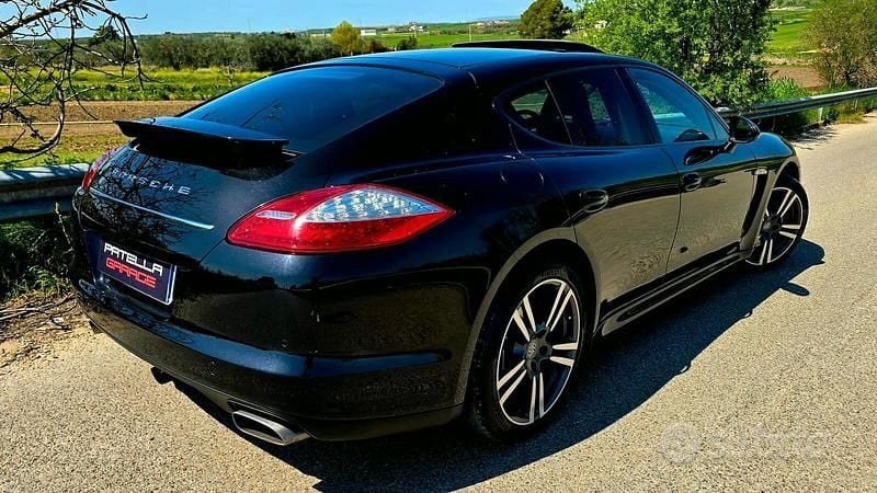 Usata Porsche Panamera Platinum Edition 250 CV (183 kW) 2012 Nero Utilitaria