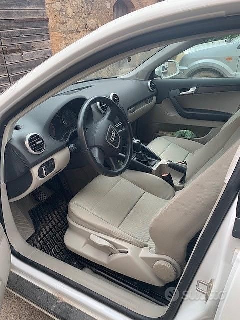 Usata Audi A3 Ambiente 90 CV (66 kW) 2011 Bianco Utilitaria