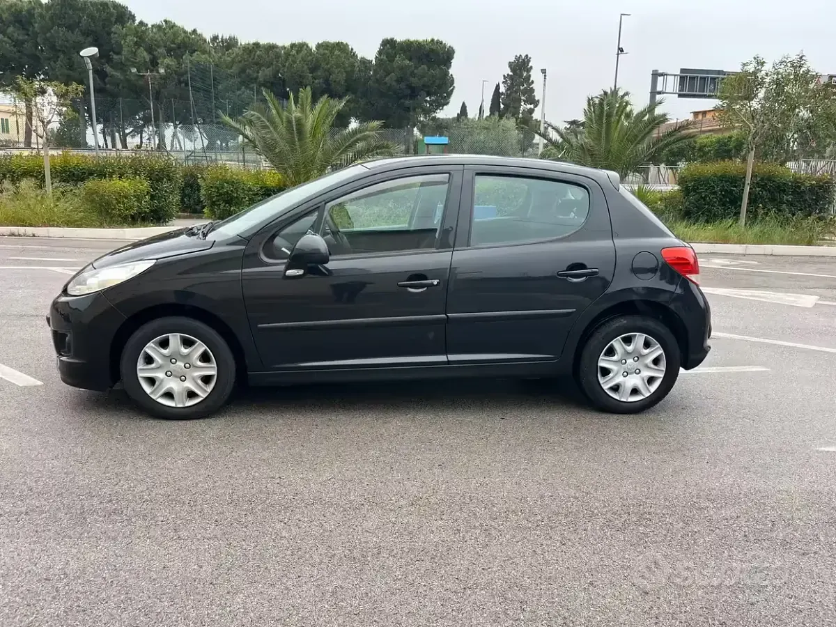 Usata Peugeot 207 95 CV (69 kW) 2010 Nero Berlina