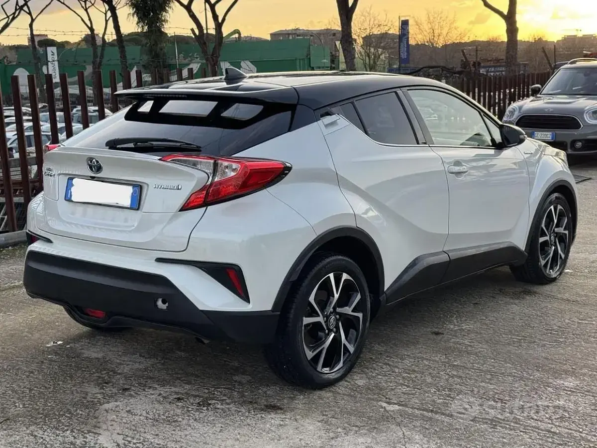 Usata Toyota C-HR 98 CV (72 kW) 2018 Bianco SUV
