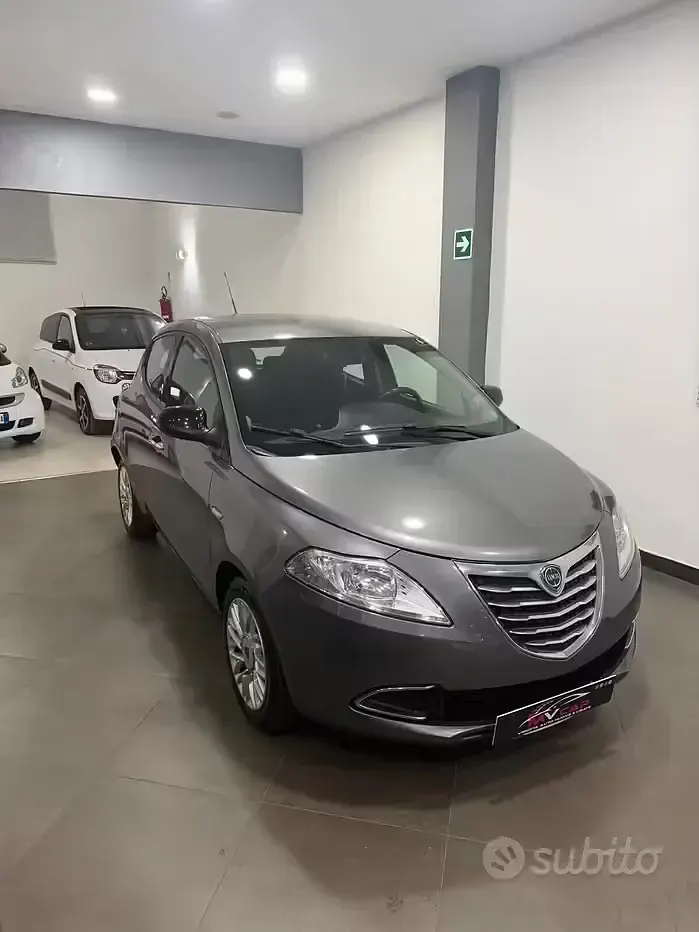 Usata Lancia Ypsilon Gold 69 CV (50 kW) 2015 Grigio Utilitaria