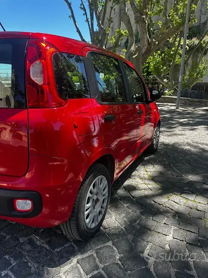 Usata Fiat Panda Lounge 95 CV (69 kW) 2017 Rosso Utilitaria