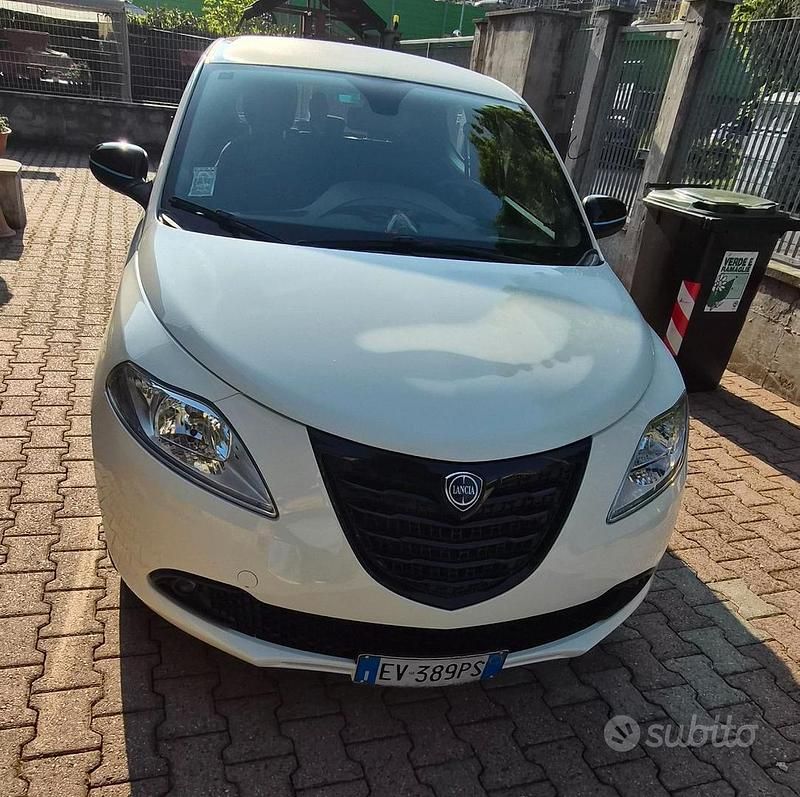 Usata Lancia Ypsilon 69 CV (50 kW) 2014 Bianco Utilitaria