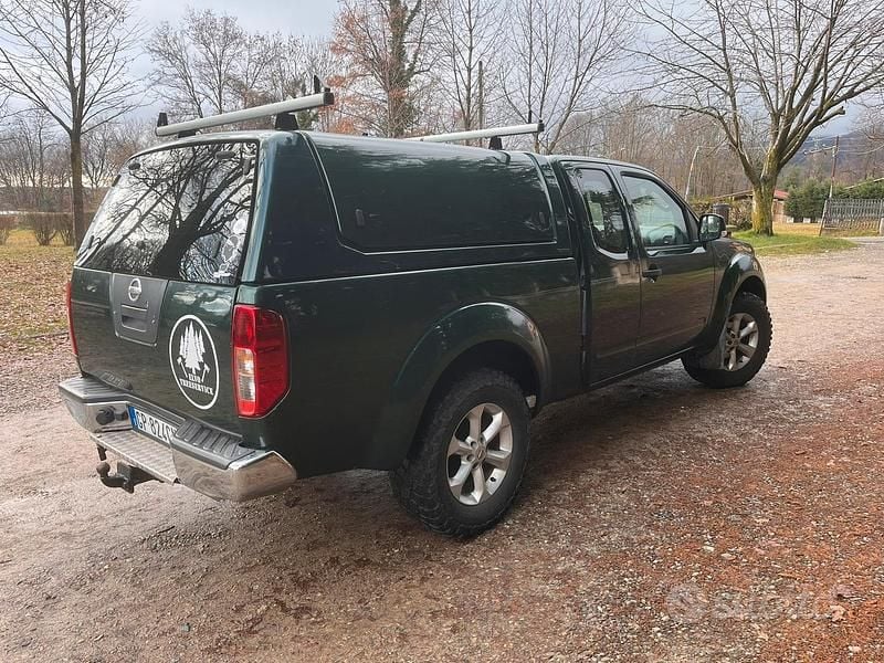 Usata Nissan Navara XE 190 CV (139 kW) 2012 Verde Pick-up