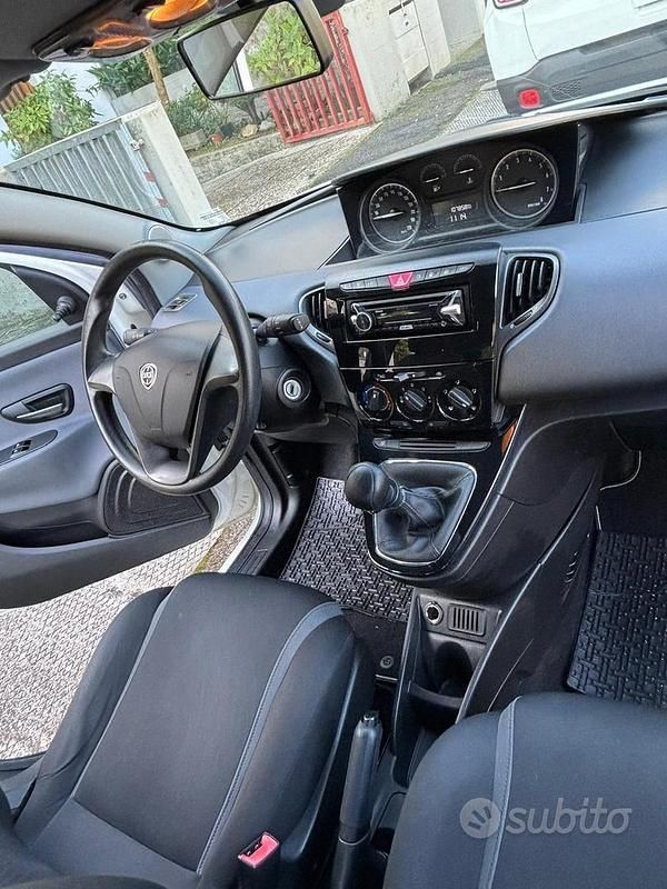 Usata Lancia Ypsilon 69 CV (50 kW) 2016 Bianco Utilitaria