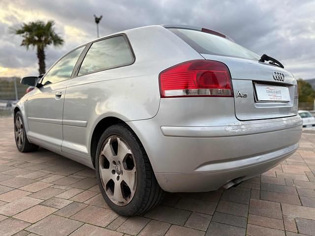 Usado Audi A3 Ambition 140 CV (102 kW) 2005 Plateado Utilitario