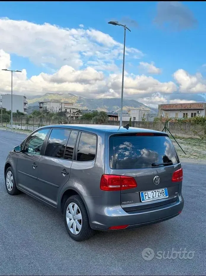 Usata VW Touran 150 CV (110 kW) 2011 Nero Monovolume