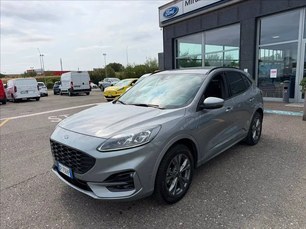 Usata Ford Kuga ST-Line X 225 CV (165 kW) 2023 Solar yellow (metallizzato) SUV