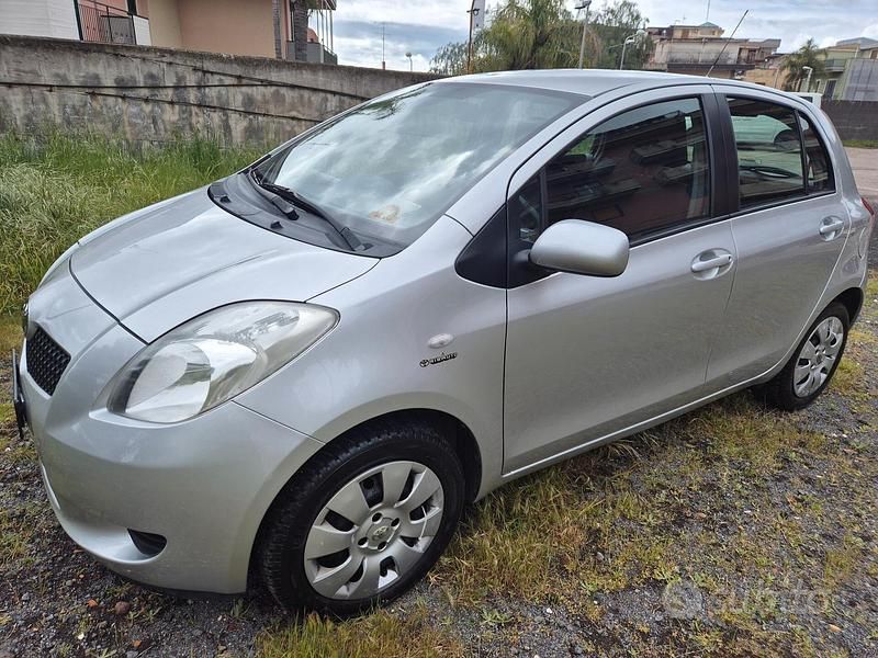 Usata Toyota Yaris Sol 69 CV (50 kW) 2008 Grigio Utilitaria