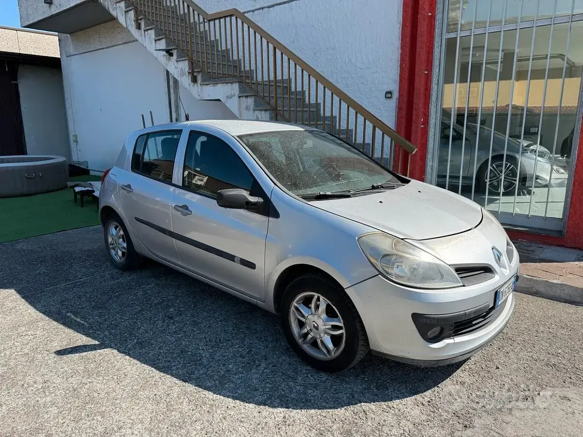 Gebraucht Renault Clio II 68 PS (50 kW) 2008 Grau Limousine