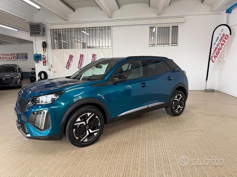 Usata Peugeot 2008 Allure 101 CV (74 kW) 2025 Verde SUV