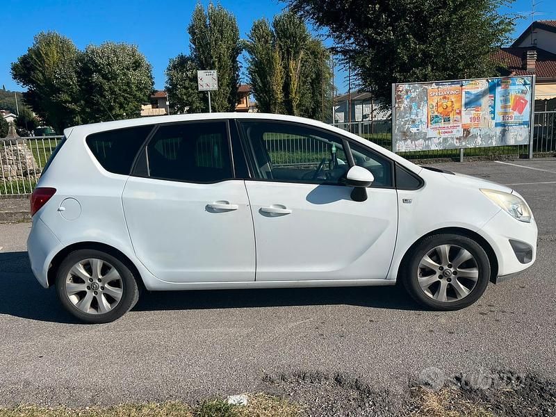 Usata Opel Meriva Cosmo 95 CV (69 kW) 2012 Bianco Monovolume