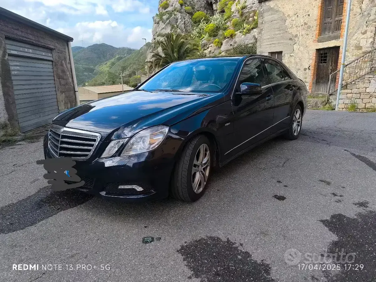 Usata Mercedes E250 204 CV (150 kW) 2010 Blu Berlina