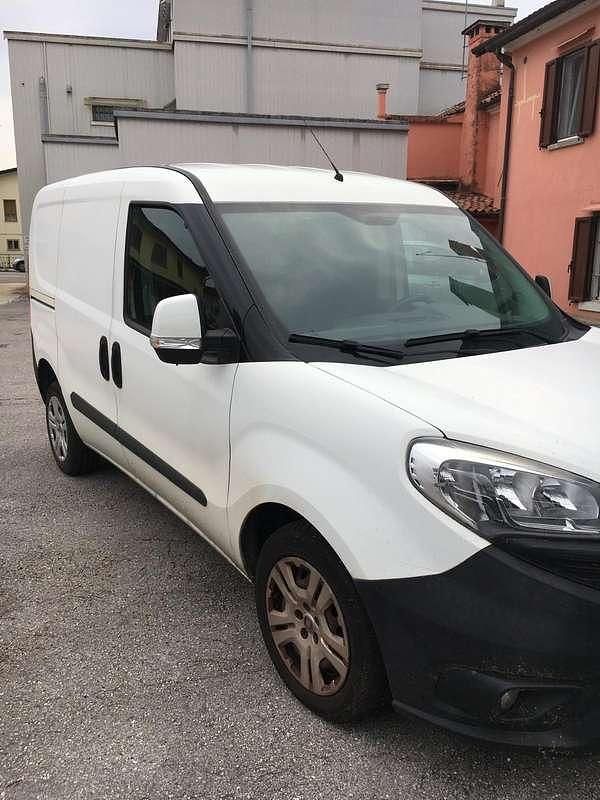 Begagnad Fiat Doblò S 105 HK (77 kW) 2019 Minibuss