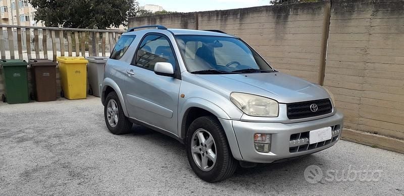 Usata Toyota RAV4 2000 Grigio SUV