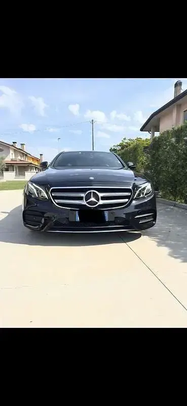 Usata Mercedes E220 AMG line 194 CV (142 kW) 2017 Berlina