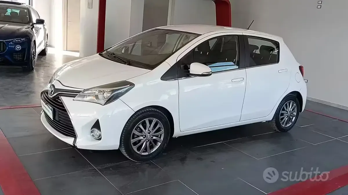 Usado Toyota Yaris Lounge 90 CV (66 kW) 2016 Blanco Berlina