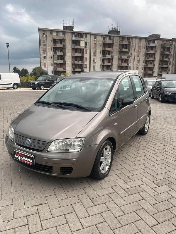 Usata Fiat Idea Emotion 90 CV (66 kW) 2010 Beige Monovolume