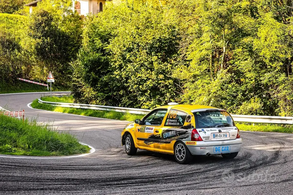 Usata Renault Clio II R.S. 169 CV (124 kW) 2000 Giallo Berlina