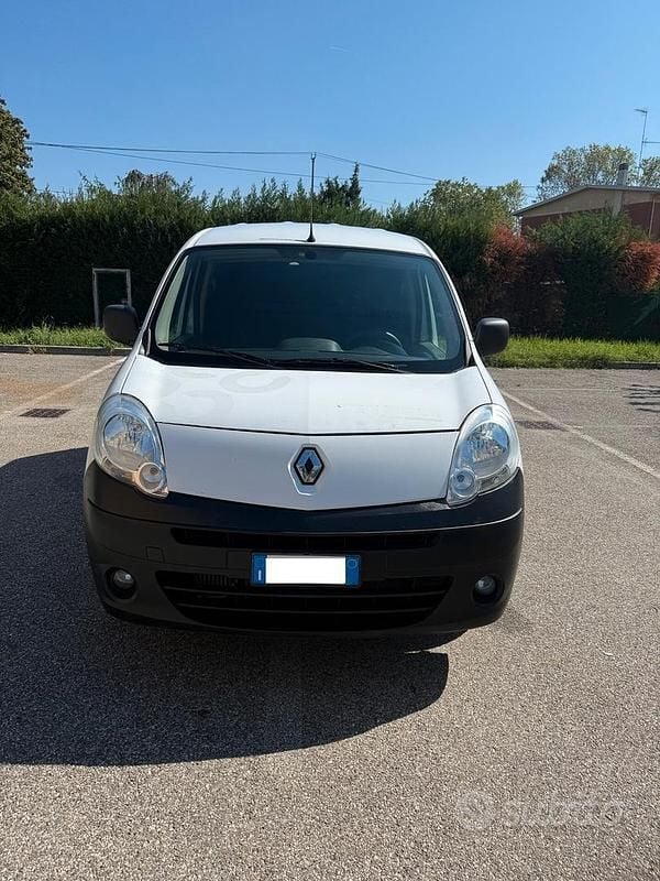 Bianco Usata 2010 Renault Kangoo Monovolume | 2800 € (Buon prezzo) - Immagine 1/4