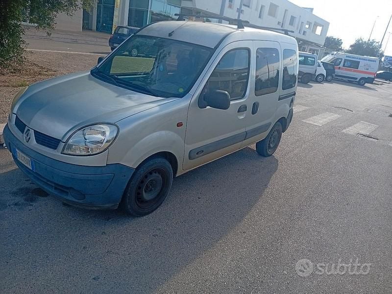 Usata Renault Kangoo 57 CV (41 kW) 2006 Grigio Monovolume