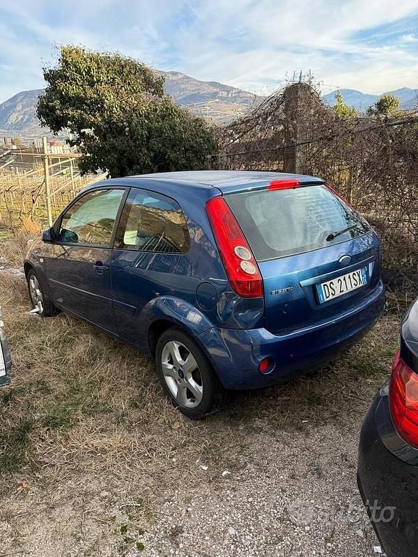 Usata Ford Fiesta 75 CV (55 kW) 2008 Berlina