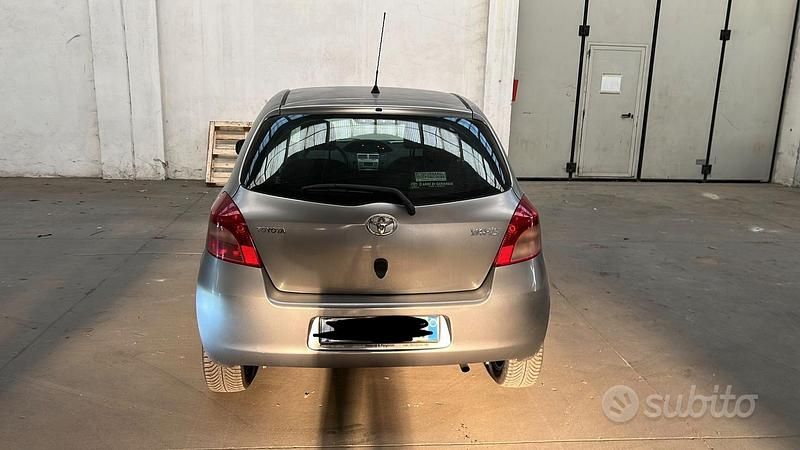 Usata Toyota Yaris 2006 Grigio Berlina