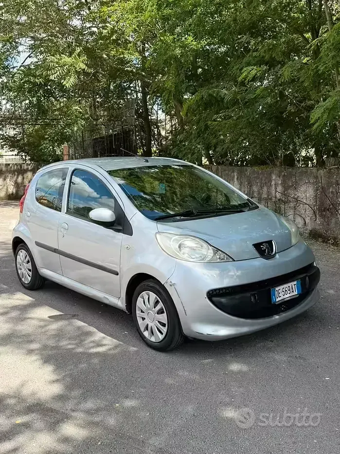 Usata Peugeot 107 68 CV (50 kW) 2007 Grigio Utilitaria