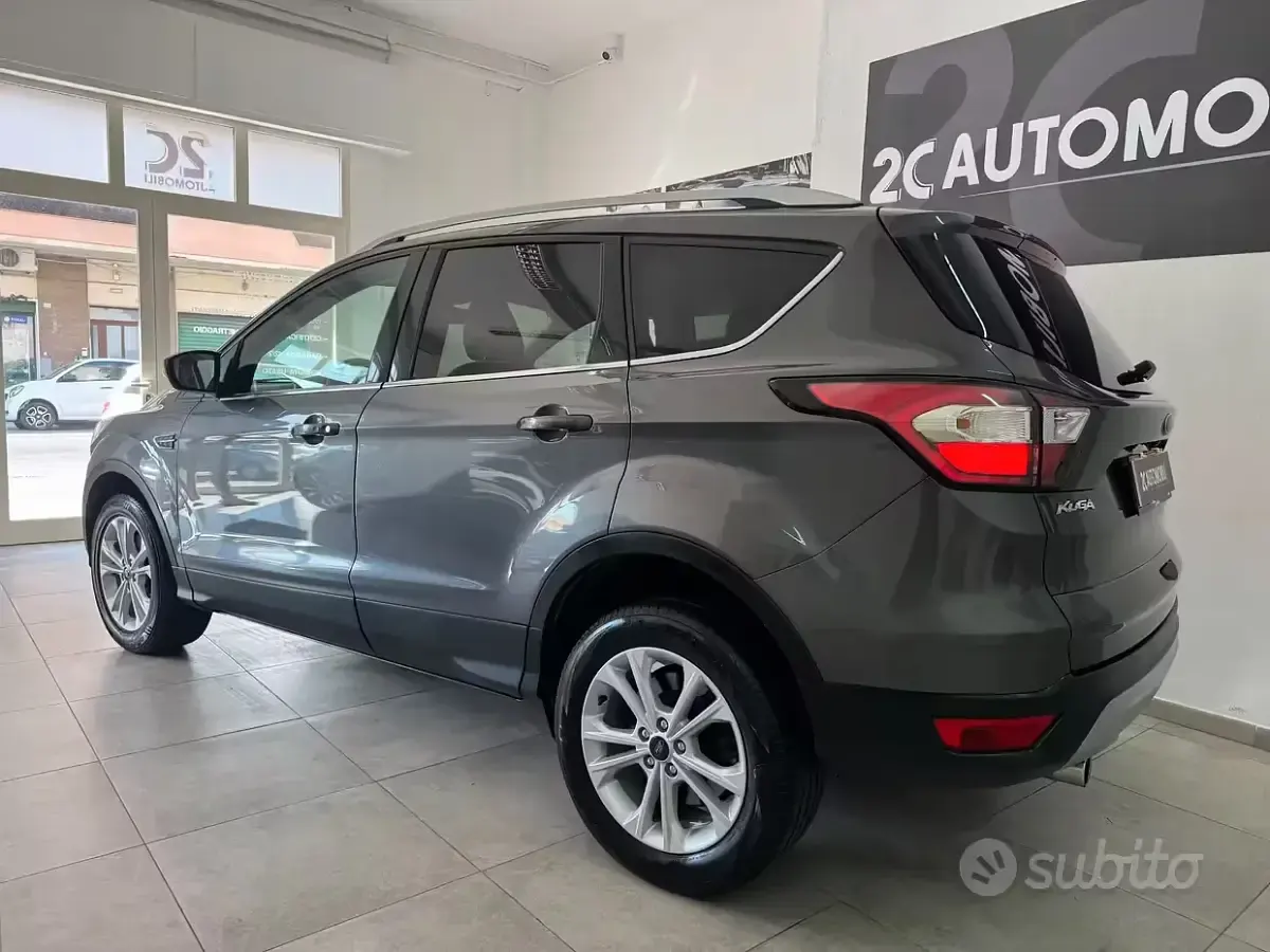 Usata Ford Kuga Titanium 120 CV (88 kW) 2017 Grigio SUV