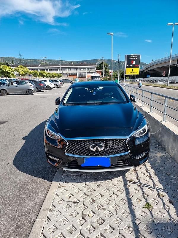 Usata Infiniti Q30 Premium 109 CV (80 kW) 2017 Nero Berlina