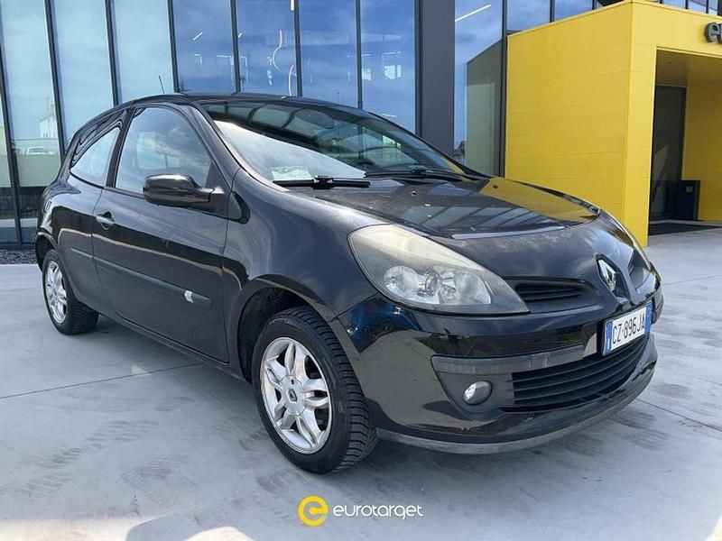 Nero Usata 2006 Renault Clio II Due volumi | 1550 € (Super prezzo) - Immagine 1/4