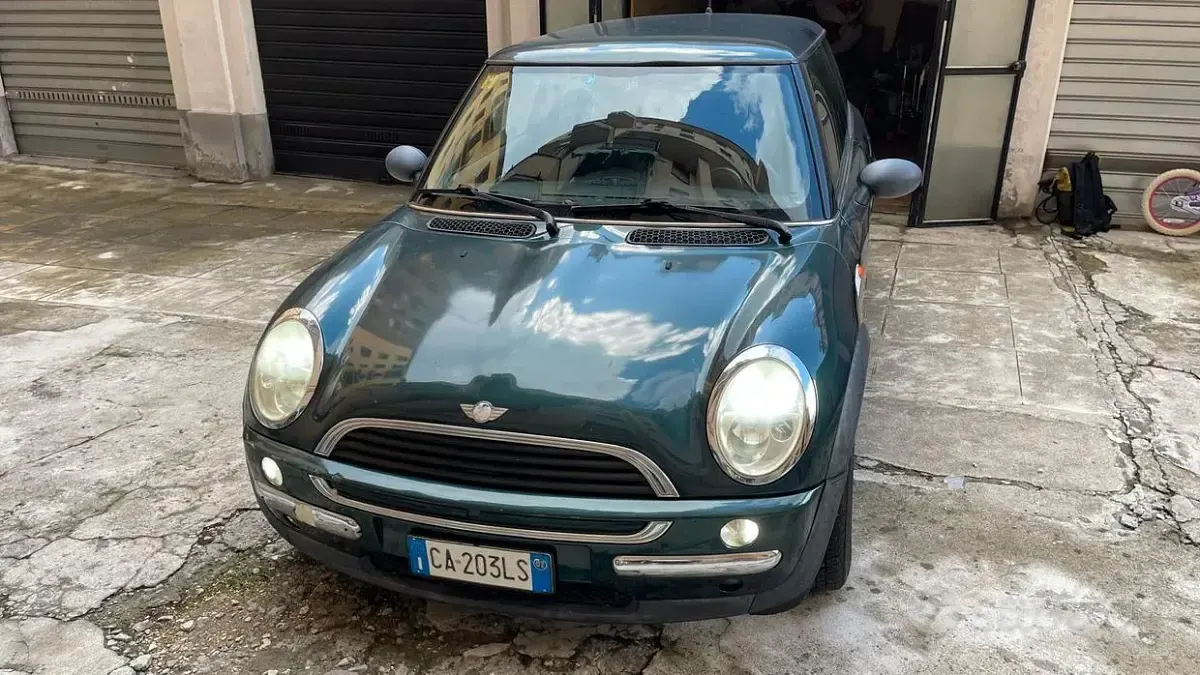 Usata Mini Cooper 90 CV (66 kW) 2002 Verde Utilitaria
