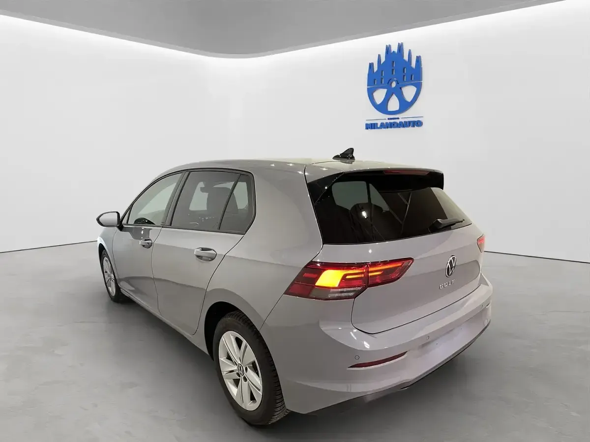 Usata VW Golf VIII Life 130 CV (95 kW) 2022 Grigio Utilitaria