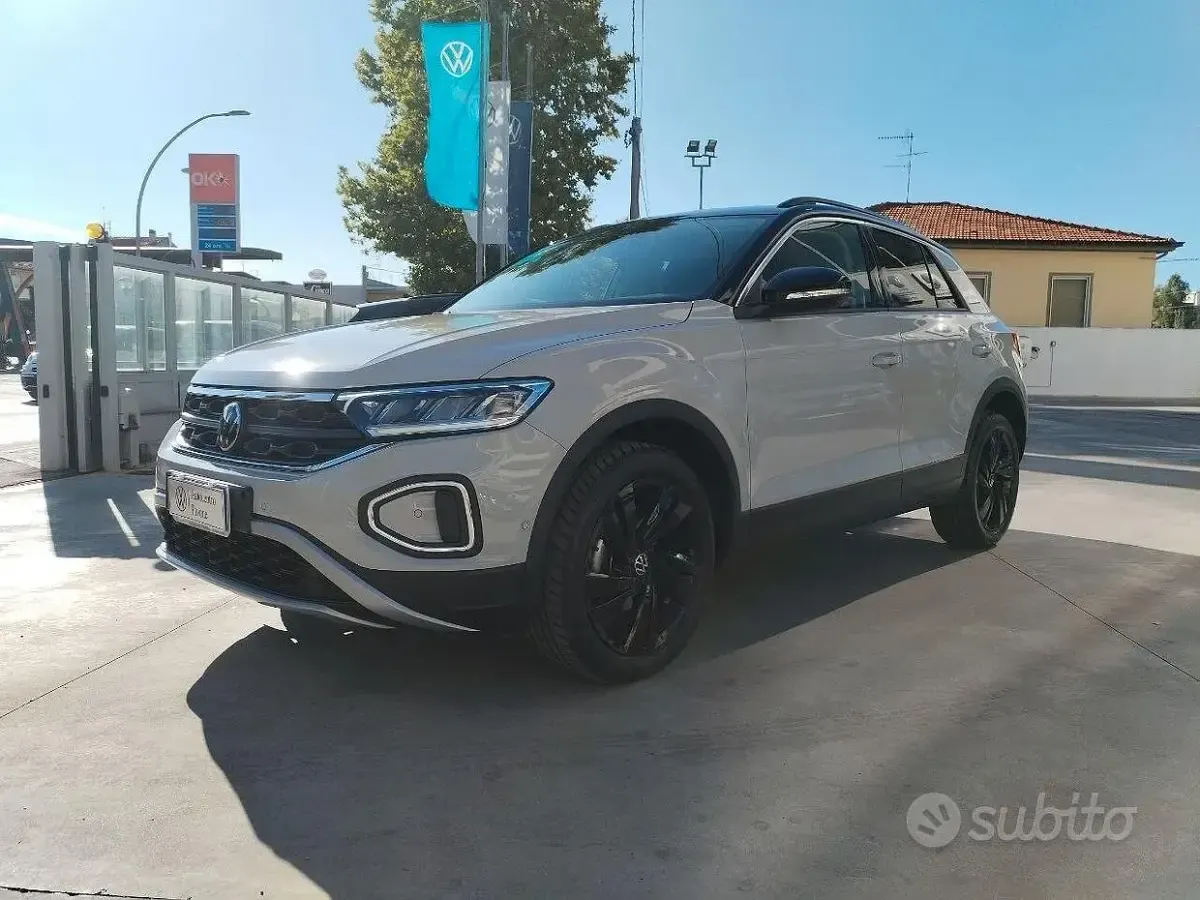 Usata VW T-Roc Pro 116 CV (85 kW) 2025 Indium grey met. / nero SUV
