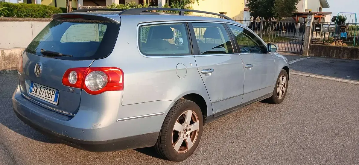 Usata VW Passat 110 CV (80 kW) 2009 Bluazzurro Station wagon