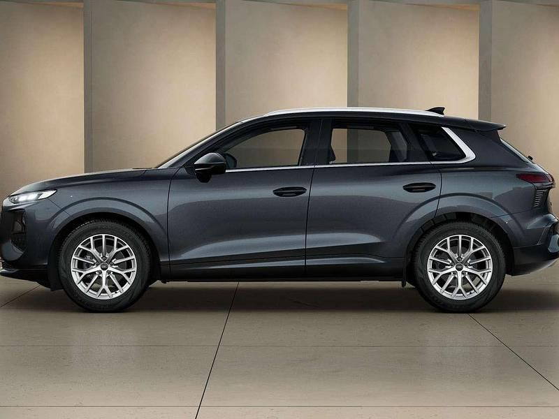 Nuova Audi Q3 150 CV (110 kW) 2026 Grigio tambora metallico SUV